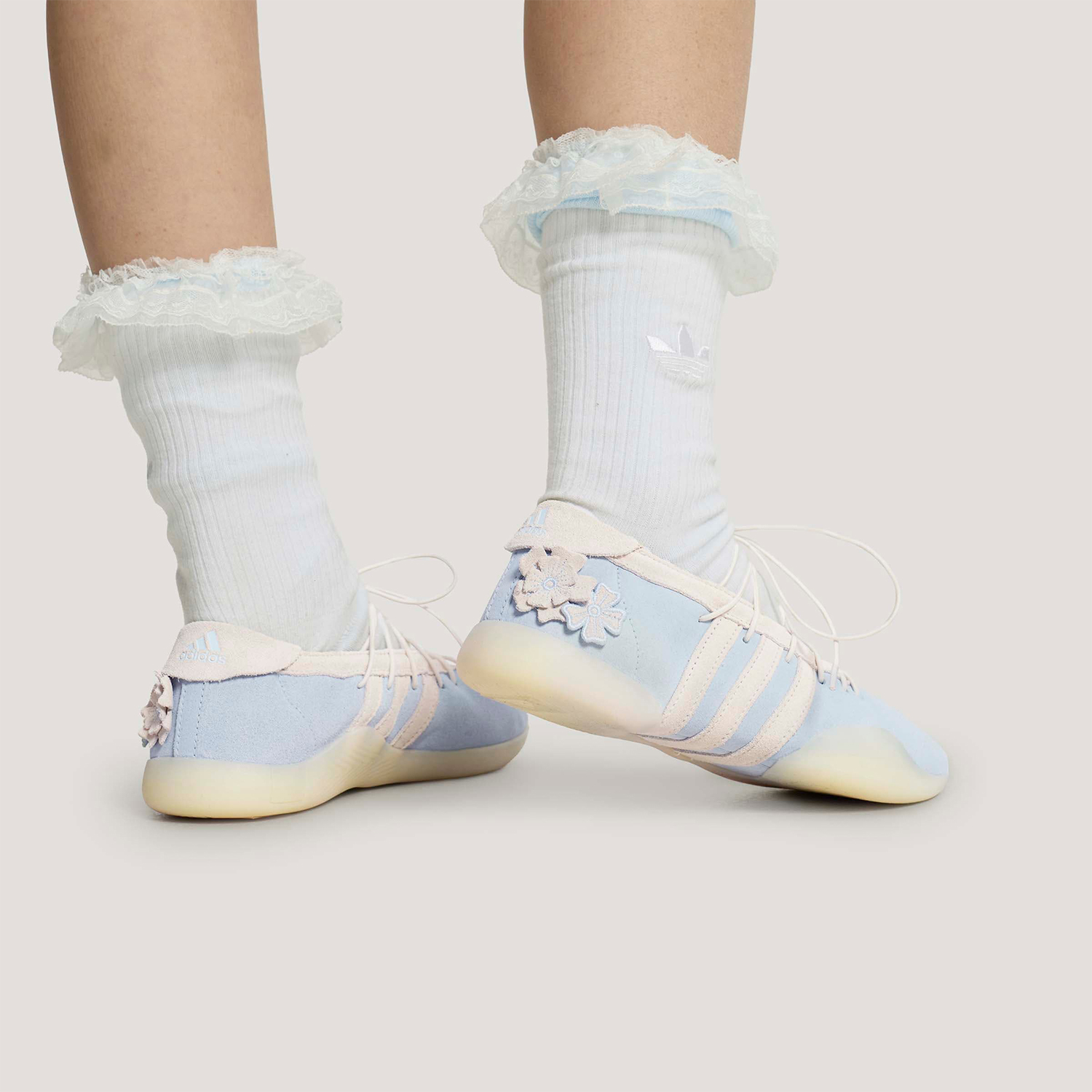 أحذية نسائية أصلية من أديداس ب - مراجعة Adidas Shoes Samba وسعره